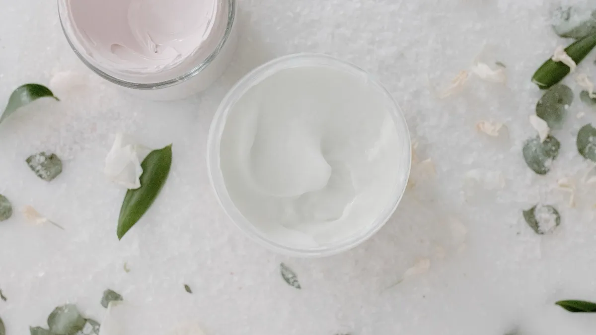Guía sobre cosmética ecológica: qué significa natural y bio, y qué sellos ayudan a elegir bien
